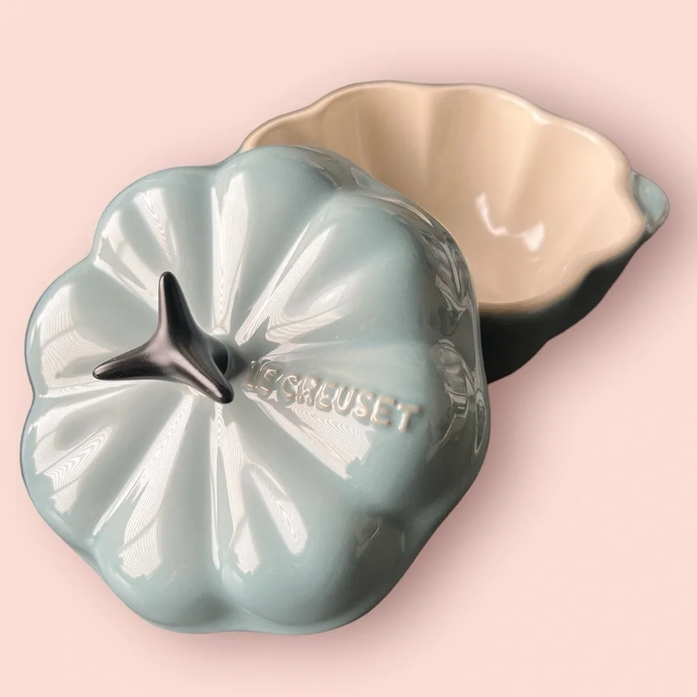 Le Creuset Stoneware Pumpkin Cocotte (Sea Salt)